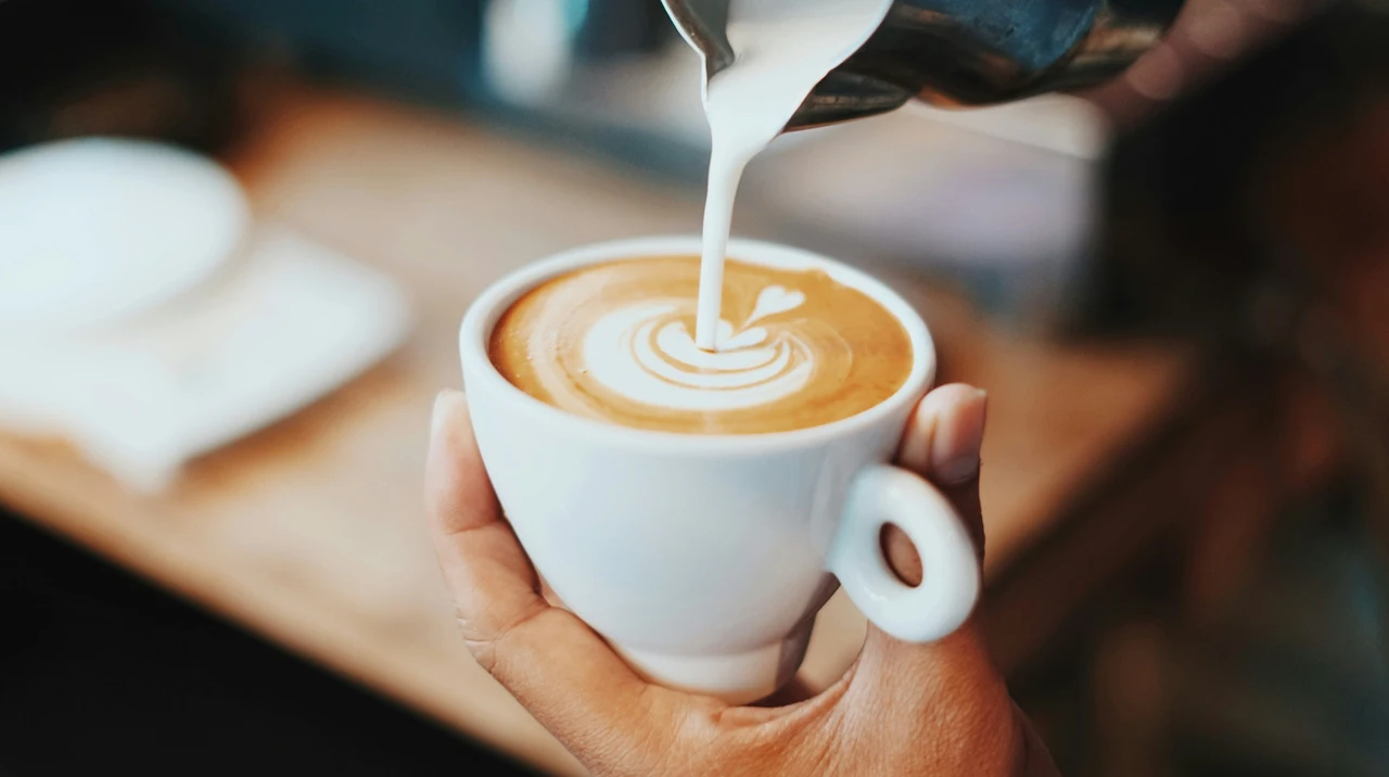 Non bere latte nel caffè: il motivo sorprendente