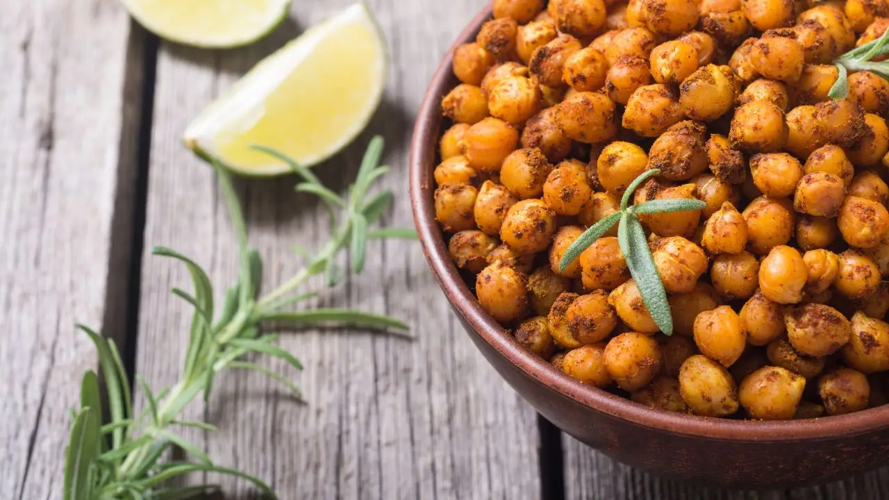 Mangiare ceci tostati: perché aiutano la sazietà