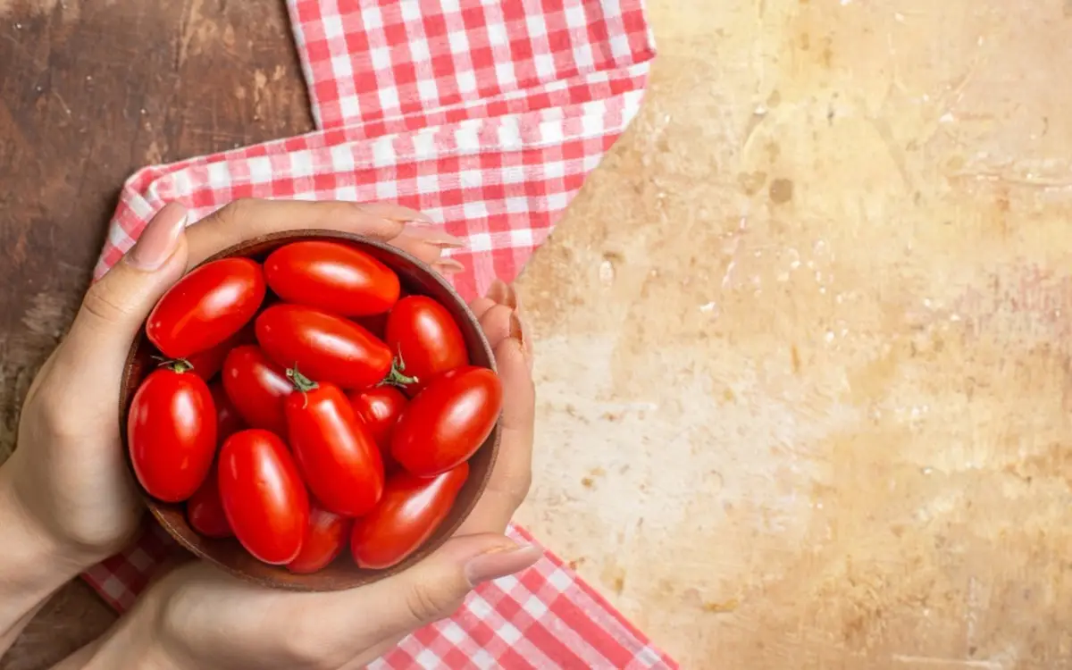Pomodori la sera: perché possono dare acidità
